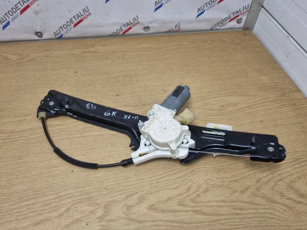 Rear door window regulator with motor 7197303