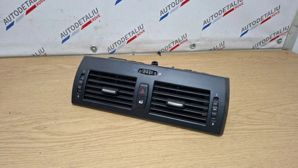 Dash center air vent grill – BMW X3 E83 (2003-2010)