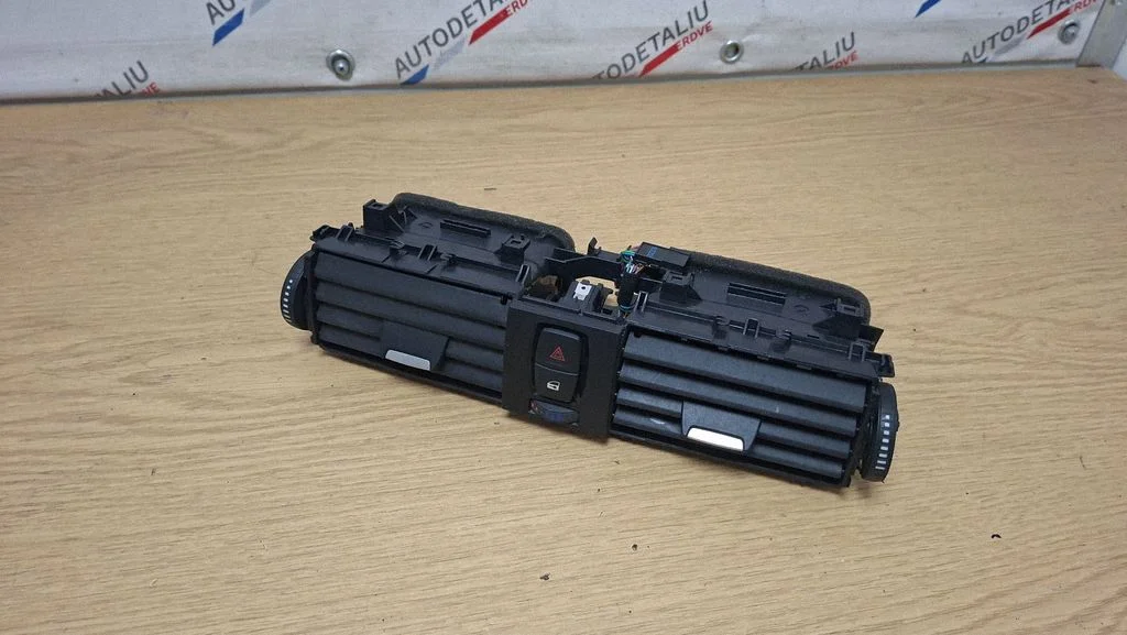 Armatuurlaua keskmine õhutusrest – BMW 3-seeria F30 F35 F31 (2012-2018)