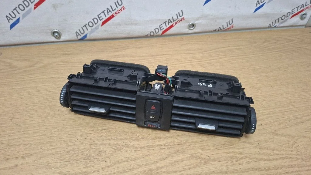 Armatuurlaua keskmine õhutusrest – BMW 4-seeria F32 F33 (2013-2020)