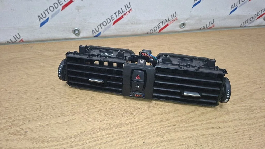 Armatuurlaua keskmine õhutusrest – BMW 3-seeria F30 F35 F31 (2012-2018)