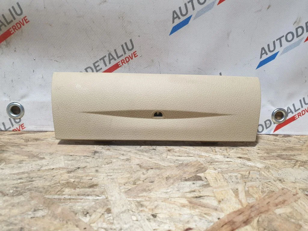 Armatuurlaua keskmine viimistluspaneel – BMW 3-seeria F30 F35 F31 (2012-2018)
