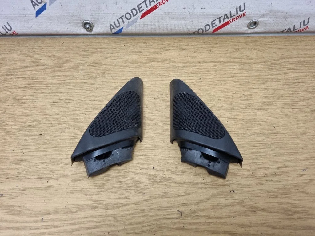 Maskownica głośnika bocznego 7216299