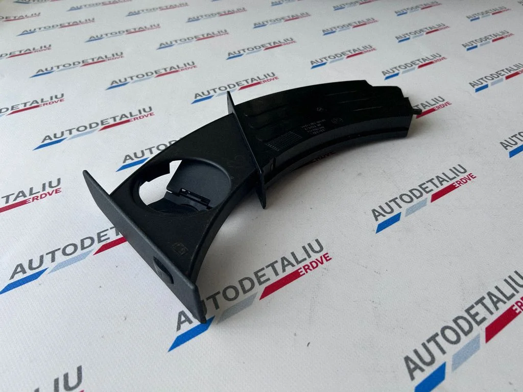 Krūžu turētājs (priekšā) 7063104