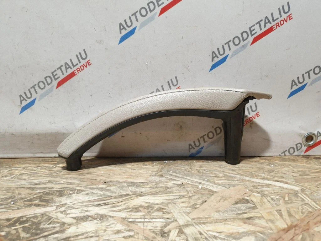 Uchwyt do zamykania drzwi tylnych / osłona 7137209