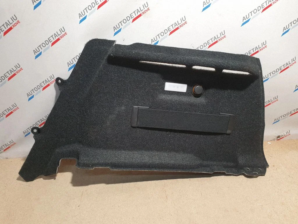 Apakšējais bagāžnieka sāna apdares panelis 7314756