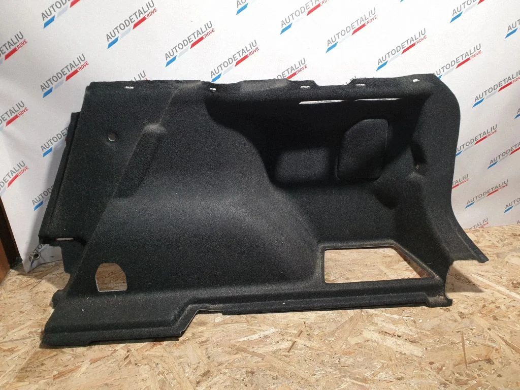 Apakšējais bagāžnieka sāna apdares panelis 2990734