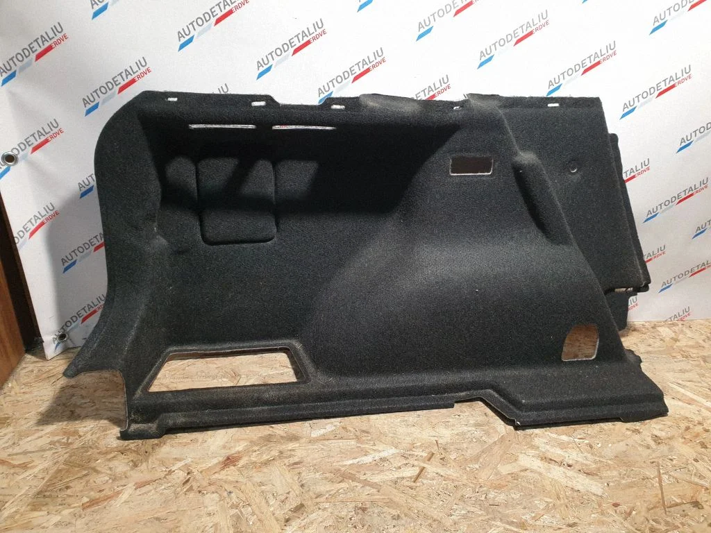 Apakšējais bagāžnieka sāna apdares panelis 51472990733
