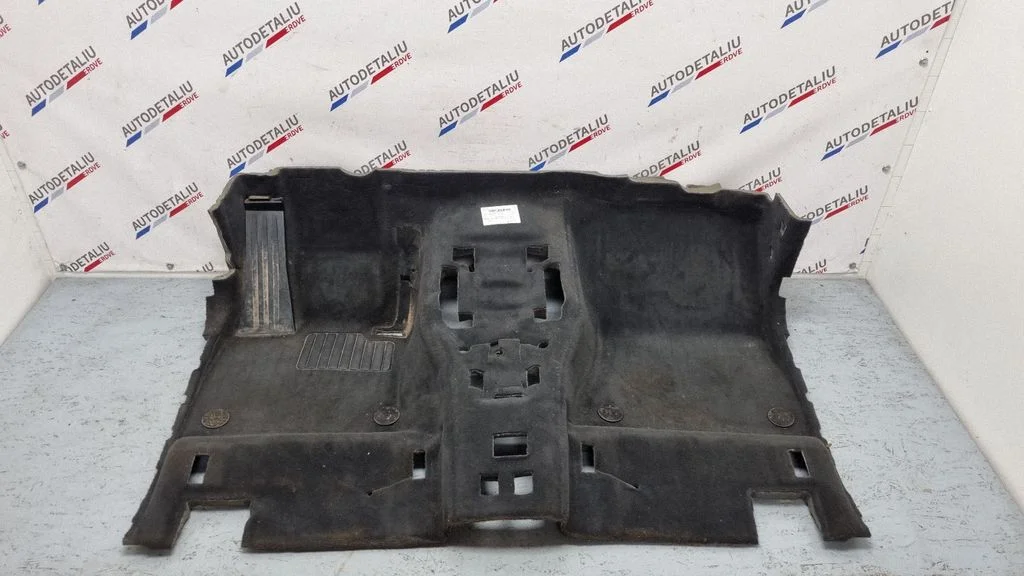 Front floor carpet liner 9000539