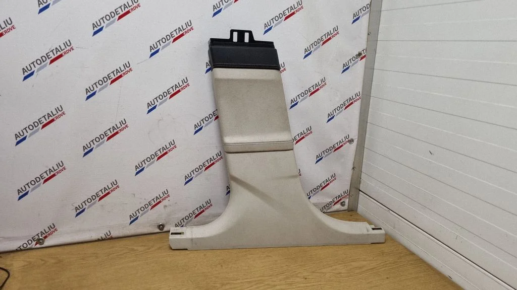 (B) pillar trim (bottom) 7289389