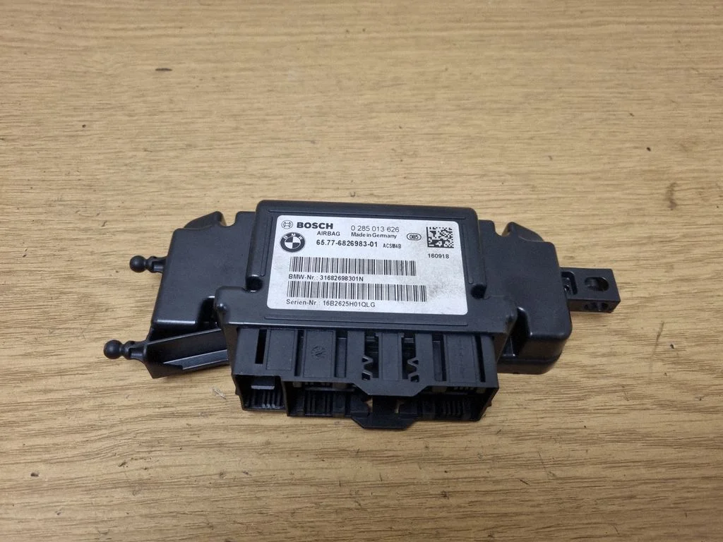 Drošības spilvenu vadības bloks 6826983
