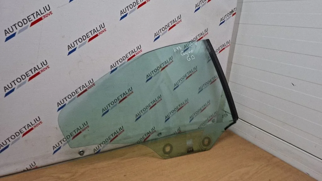 Galvenais aizmugurējo durvju stikls 7128386