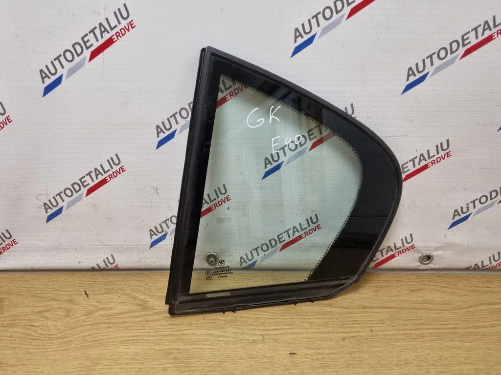 Mazais „A" aizmugurējo durvju stikls 43R001582