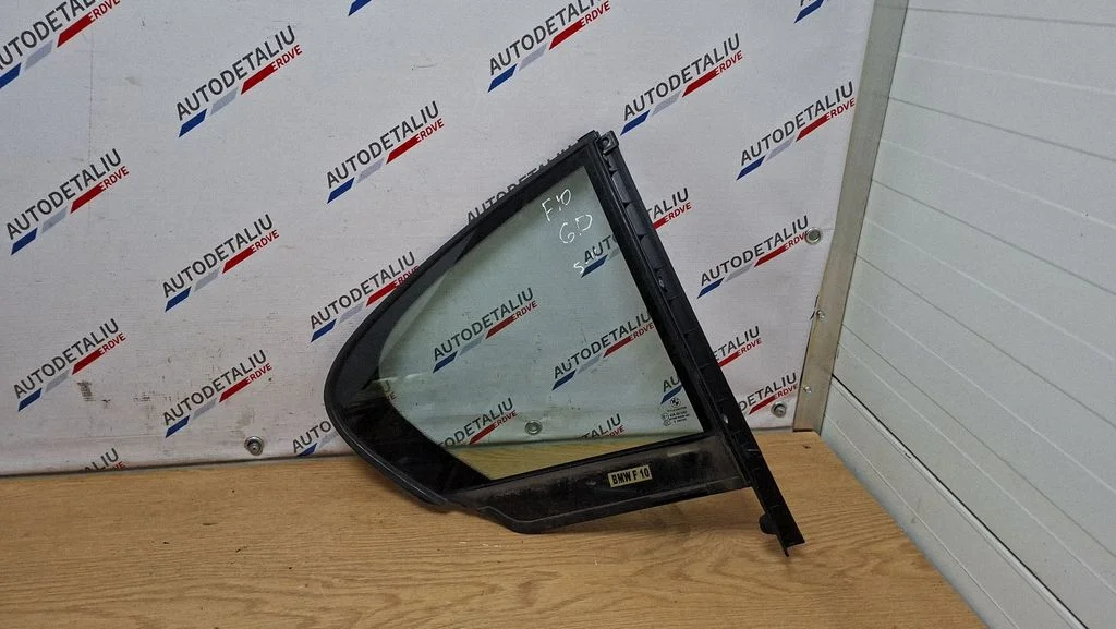 Mazais „A" aizmugurējo durvju stikls 7311246