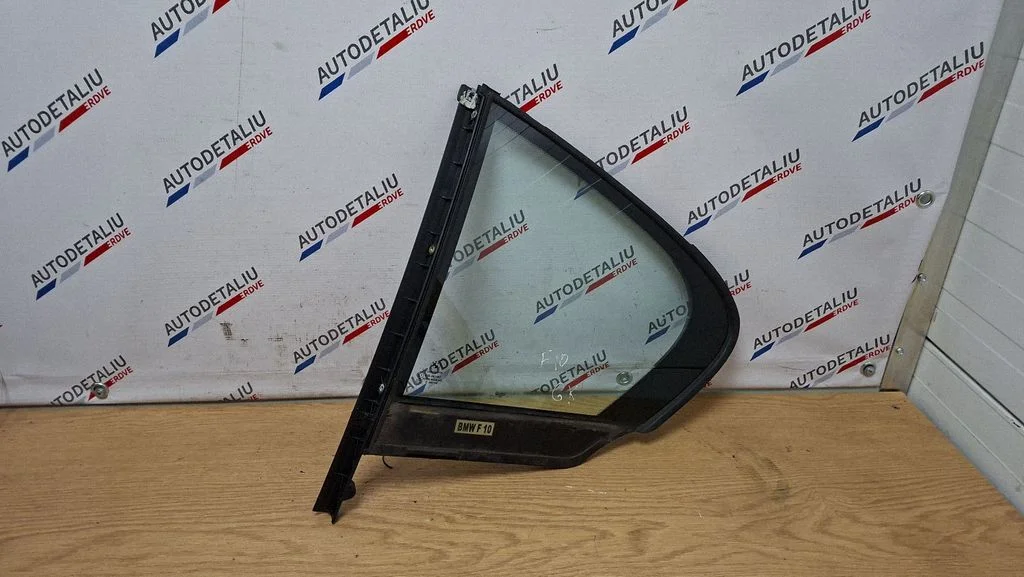 Mazais „A" aizmugurējo durvju stikls 7182025