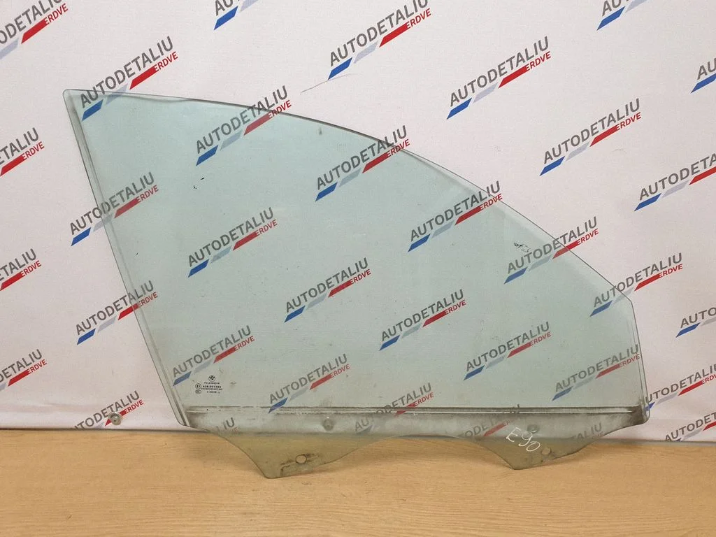 Galvenais priekšējo durvju stikls (četrdurvju) 7060264