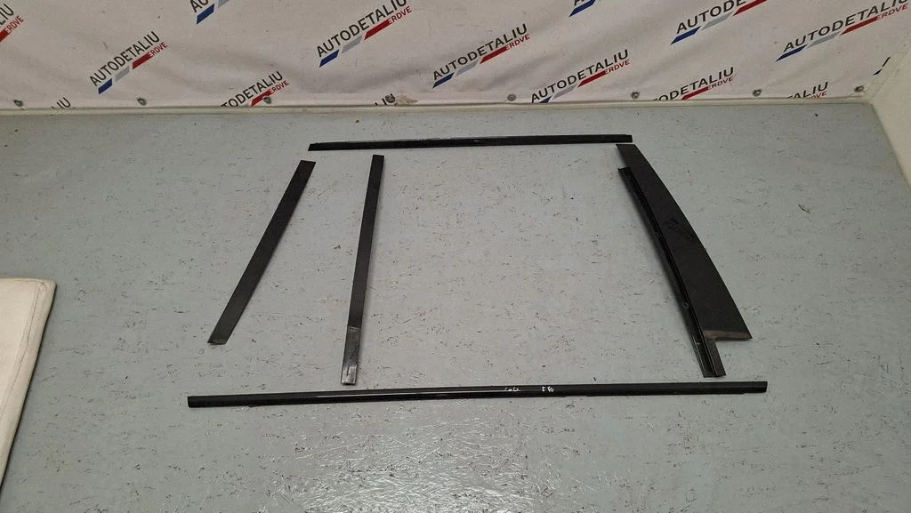 Rear door trim (molding) – rear right