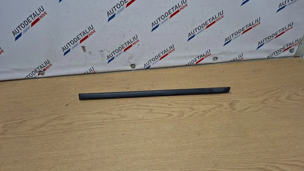Aizmugurējo durvju apdare (molings) 7158535
