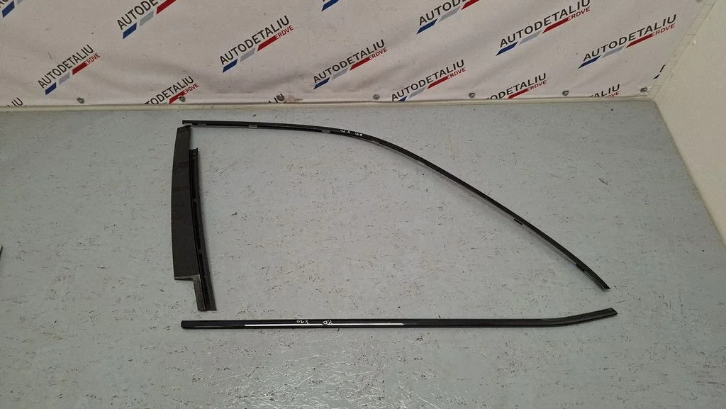 Priekšējo durvju apdare (molings) – BMW X5 E70 (2006-2013)