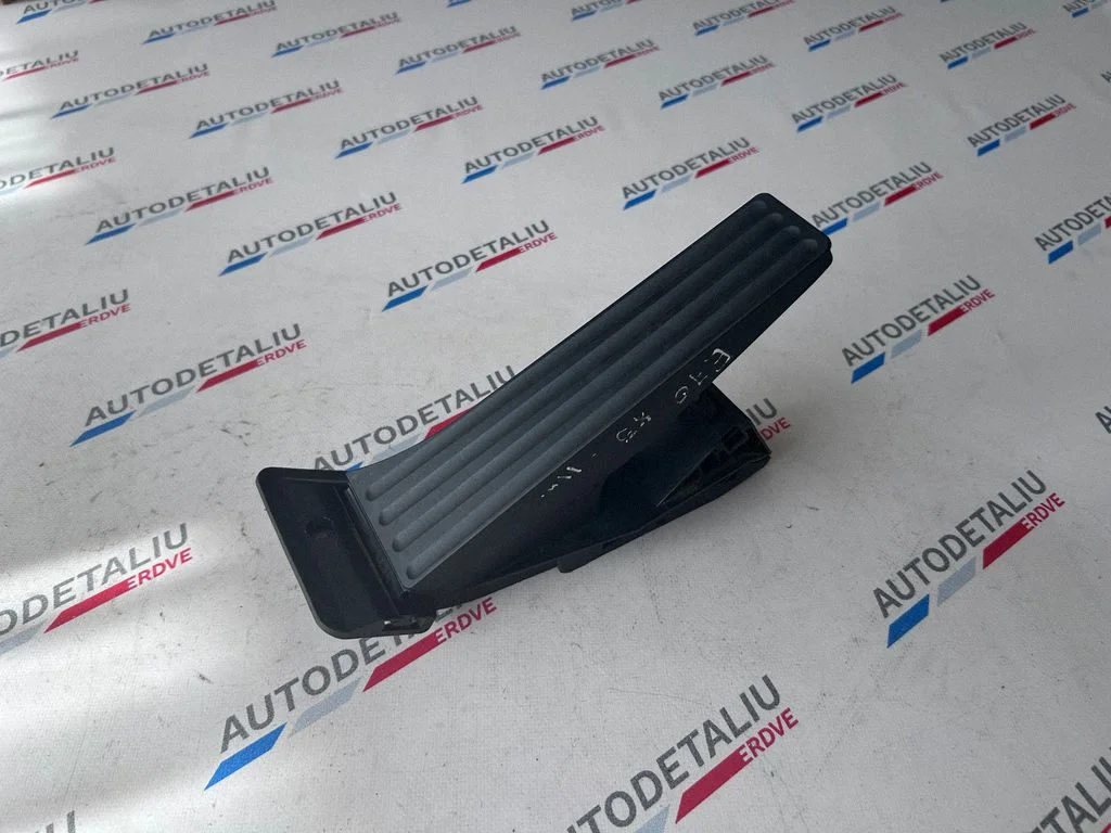 Akseleratora pedālis 6852644