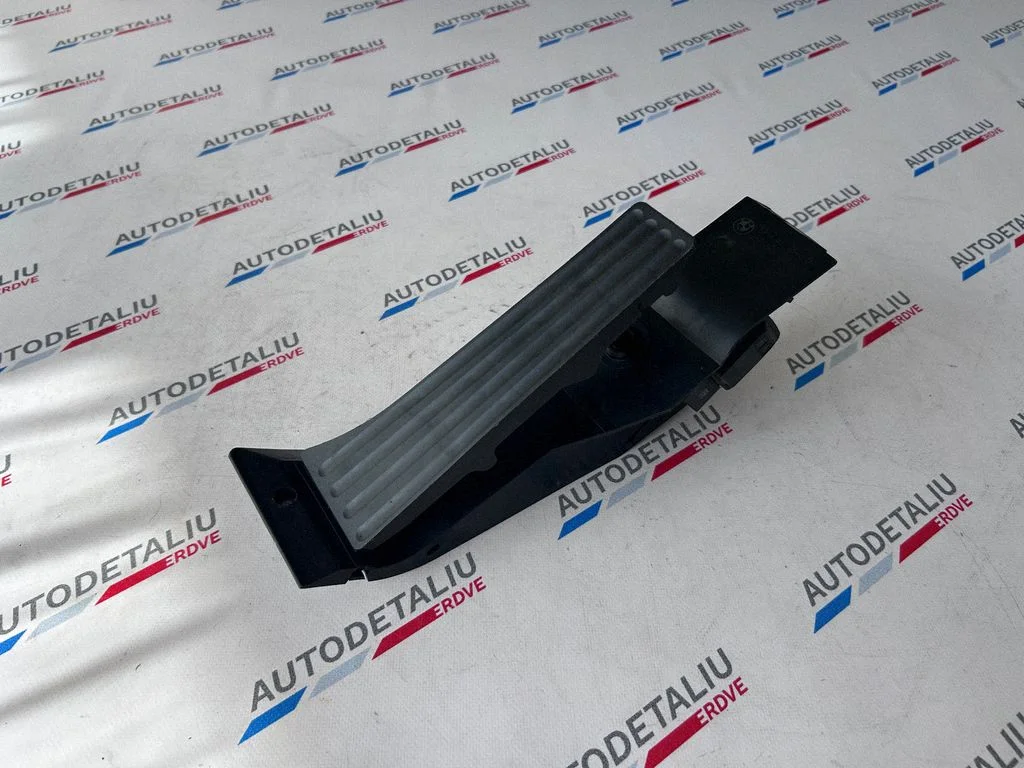 Accelerator throttle pedal 6772646