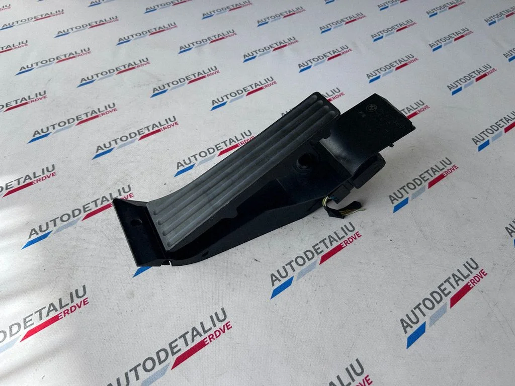 Accelerator throttle pedal 6772646