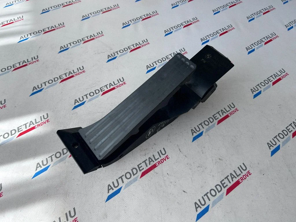 Accelerator throttle pedal 6772646