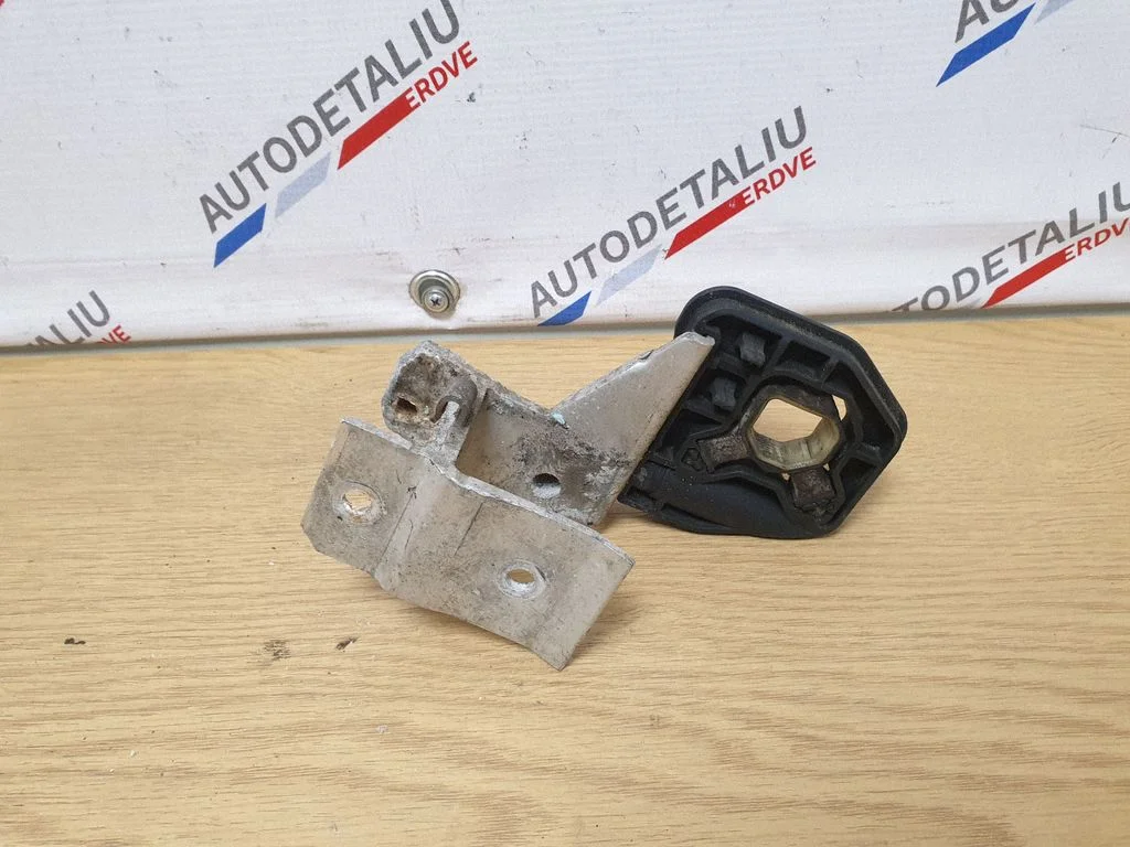 Radiaatori tugipaneeli klamber – BMW 1-seeria F20 F21 (2011-2019)