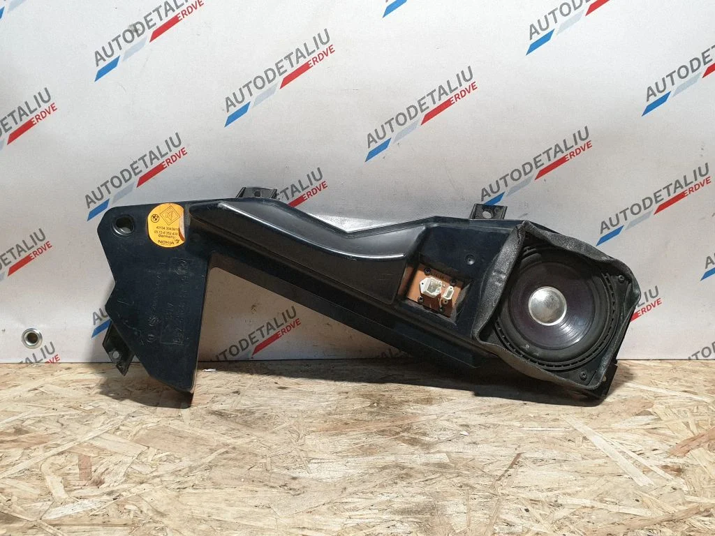 Skaļrunis (-ņi) aizmugurējās durvīs 8352433