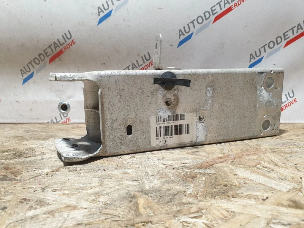 Absorber zderzaka przedniego – BMW i3 (2013-)