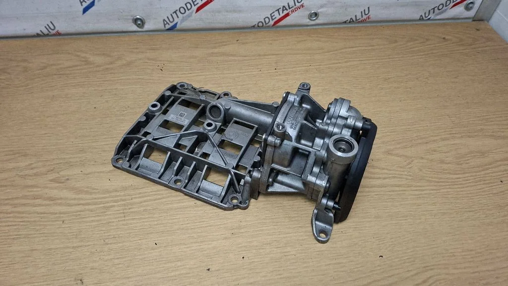 Oil pump 7798014