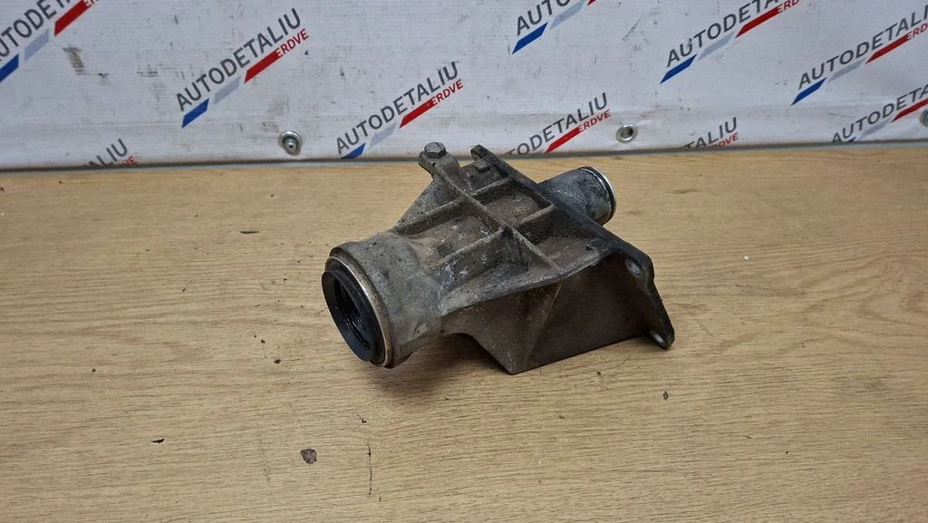 Pusass balstgultņa kronšteins 7516067