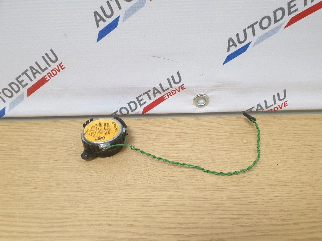 Augstfrekvences skaļrunis (-ņi) priekšējās durvīs 8352442