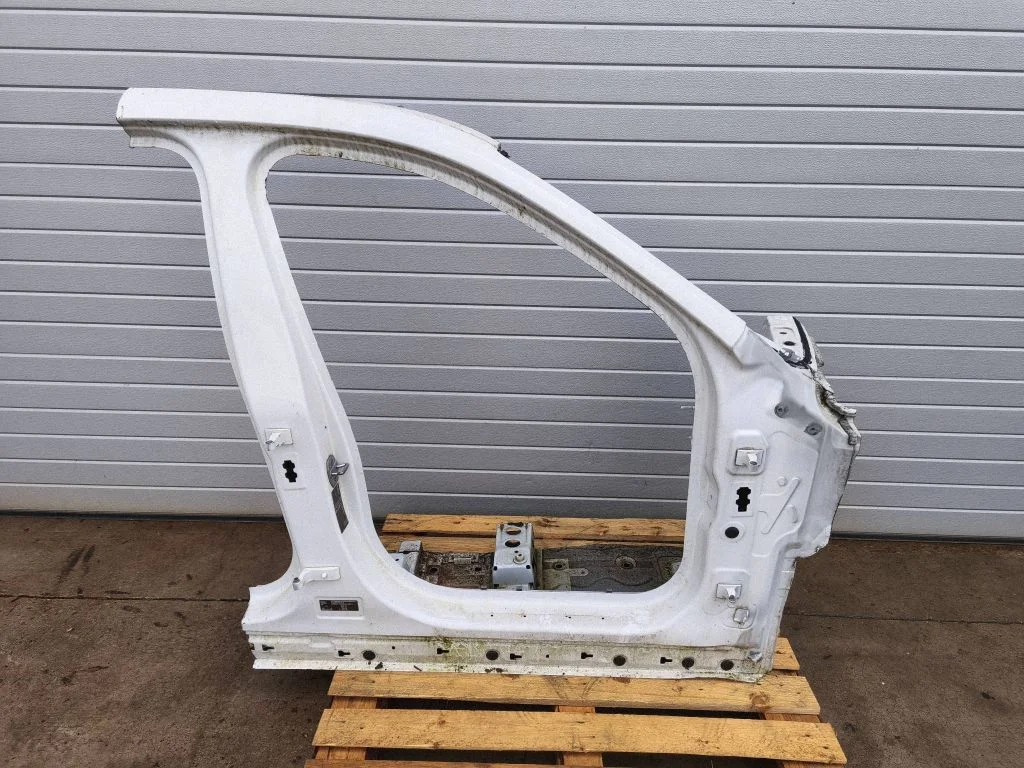 Esimene lävepakk (kereosa) – BMW X1 F48 F49 (2015-2022)