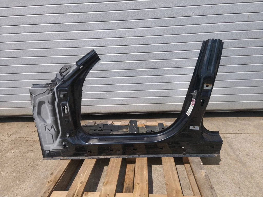 Esimene lävepakk (kereosa) – BMW 3-seeria F30 F35 F31 (2012-2018)