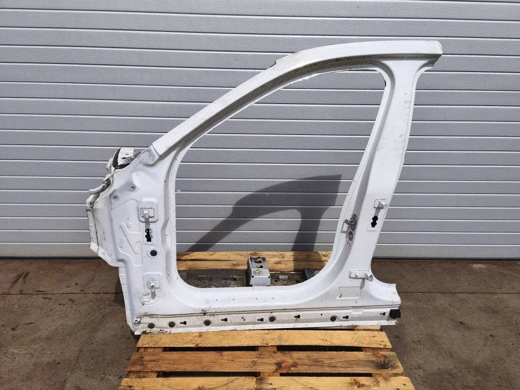Esimene lävepakk (kereosa) – BMW X1 F48 F49 (2015-2022)