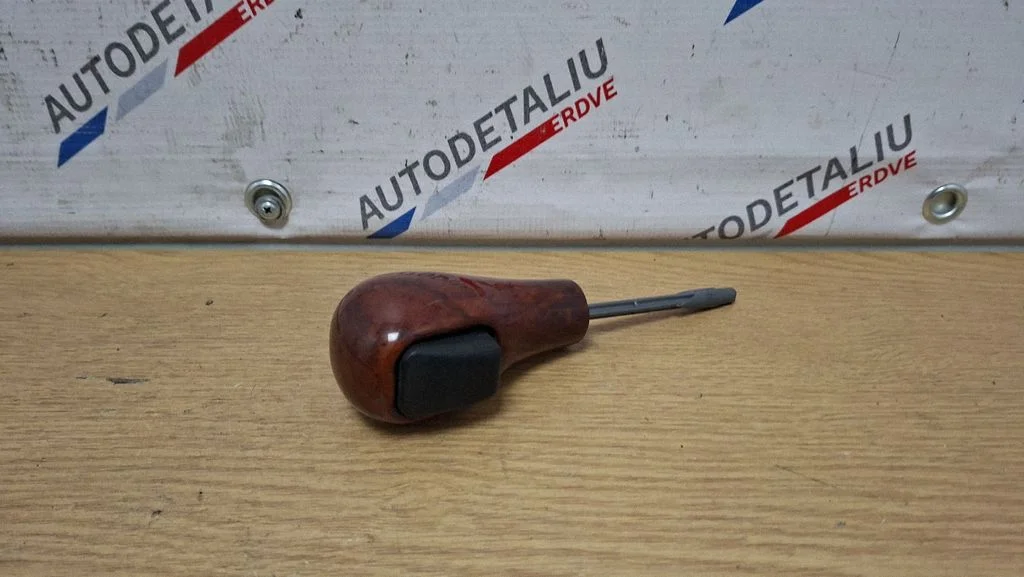 Pārnesumu pārslēga sviras apdare (āda, poga)