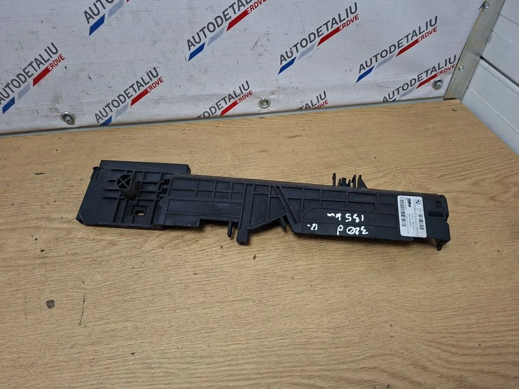 Radiatoru paneļa sānu daļa 7600536