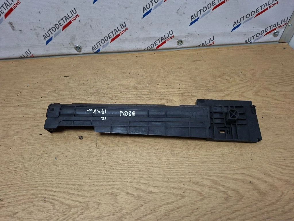 Radiatoru paneļa sānu daļa 7600537