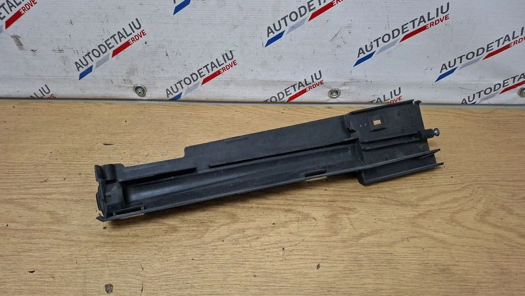 Radiatoru paneļa sānu daļa 7600537