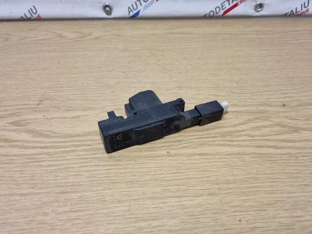 Tailgate boot lock/latch motor – BMW 5 Series E34 (1988-1996)