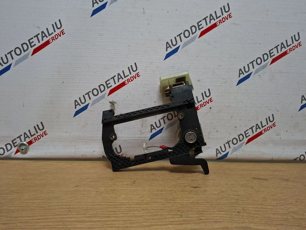 Priekšējā ārējā atvēršanas roktura turētājs/ kronšteins 51218236643