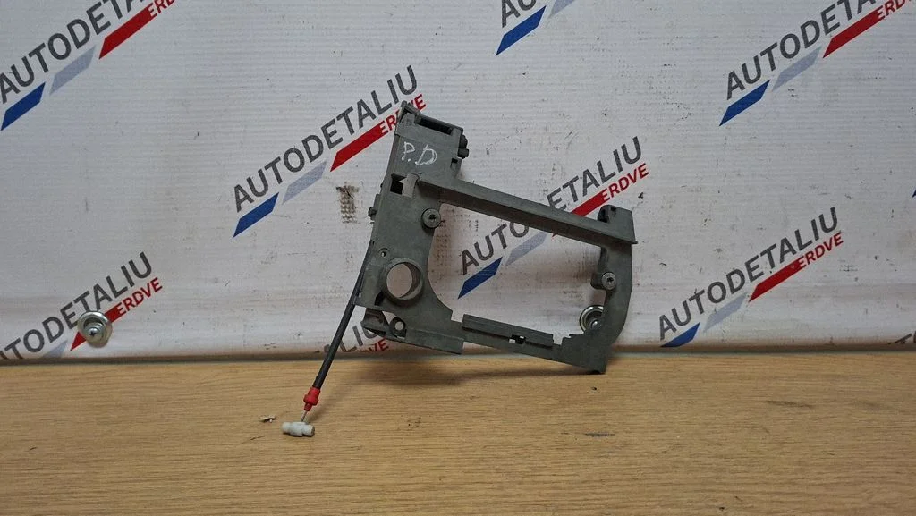 Priekšējā ārējā atvēršanas roktura turētājs/ kronšteins 51218236644