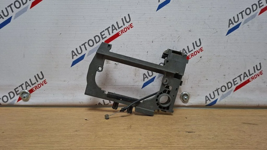 Priekšējā ārējā atvēršanas roktura turētājs/ kronšteins 51218236643