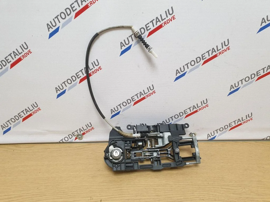 Priekšējā ārējā atvēršanas roktura turētājs/ kronšteins 7207451