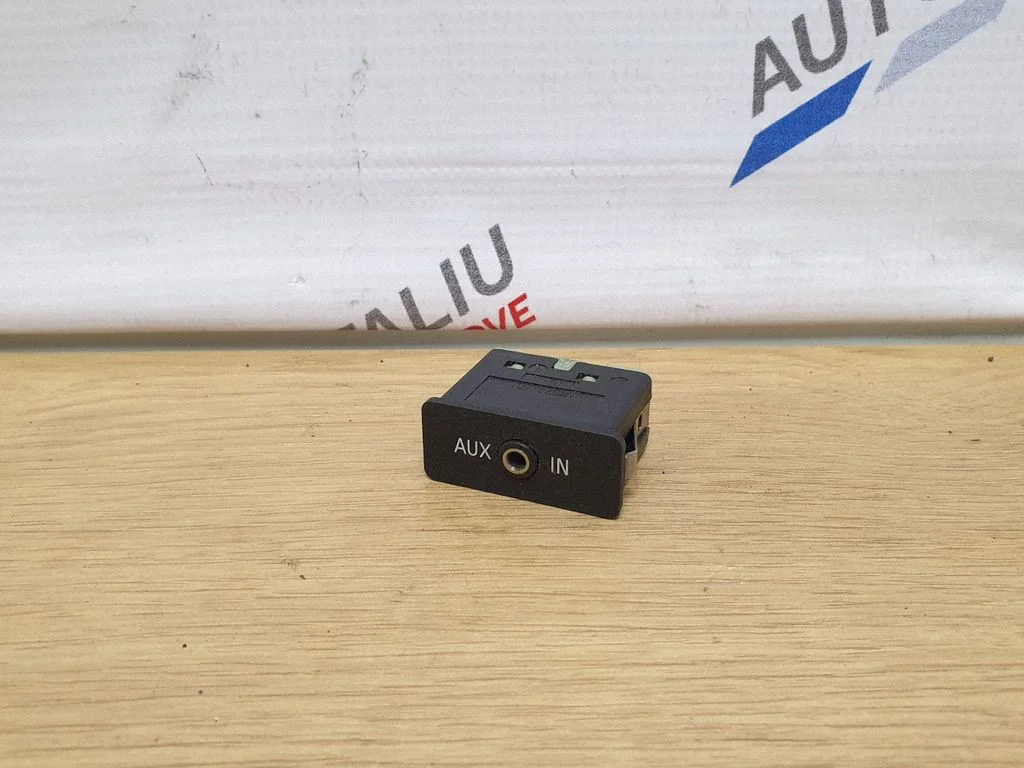 AUX ligzda 6986791