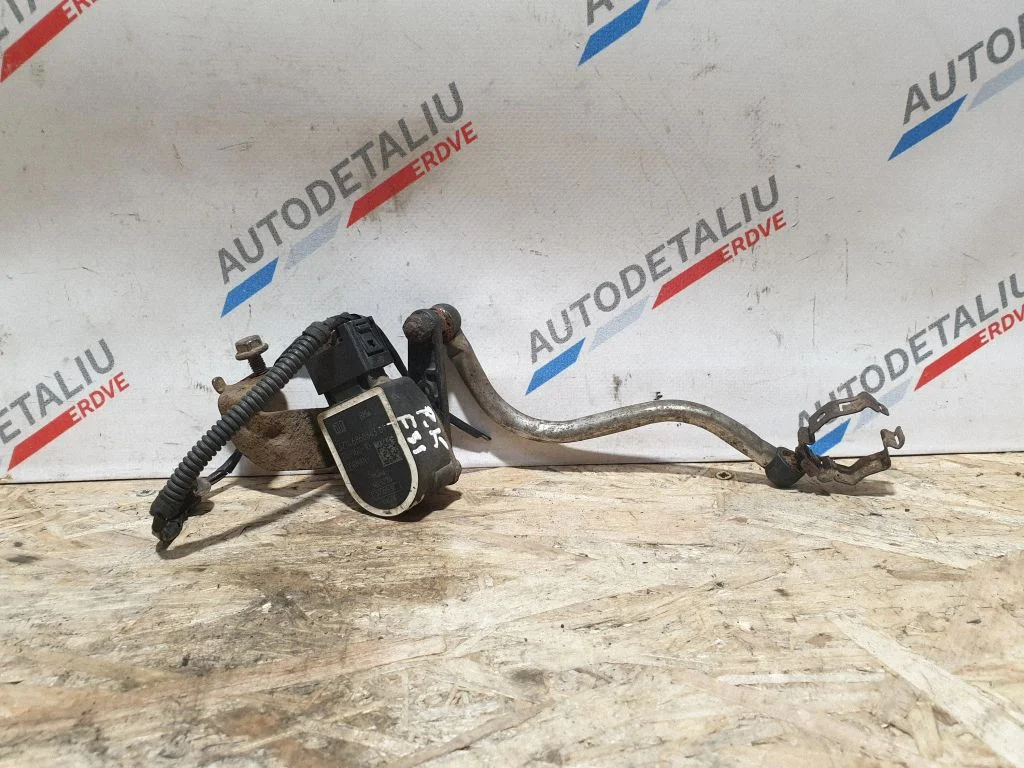 Czujnik poziomu zawieszenia przedniego – BMW Seria 3 F30 F35 F31 (2012-2018)