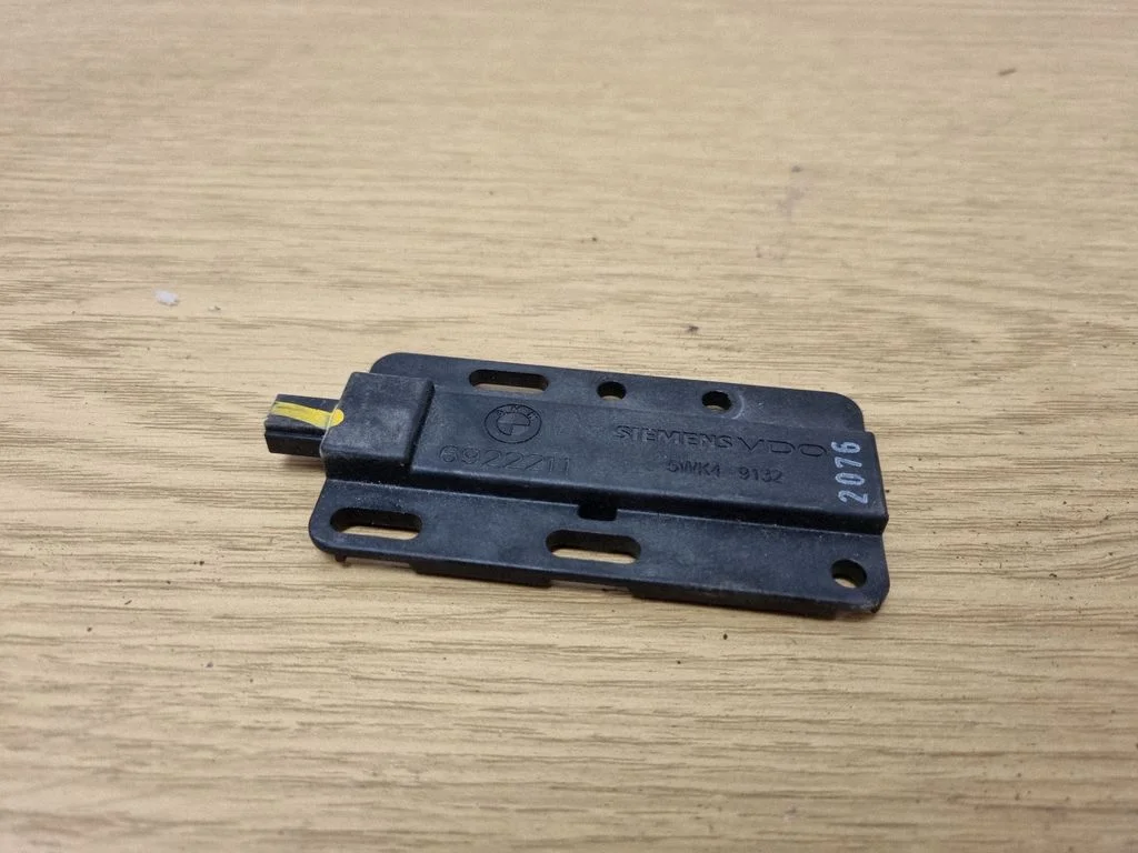 Bezatslēgas sistēmas KESSY (keyless) vadības bloks/modulis 6922211