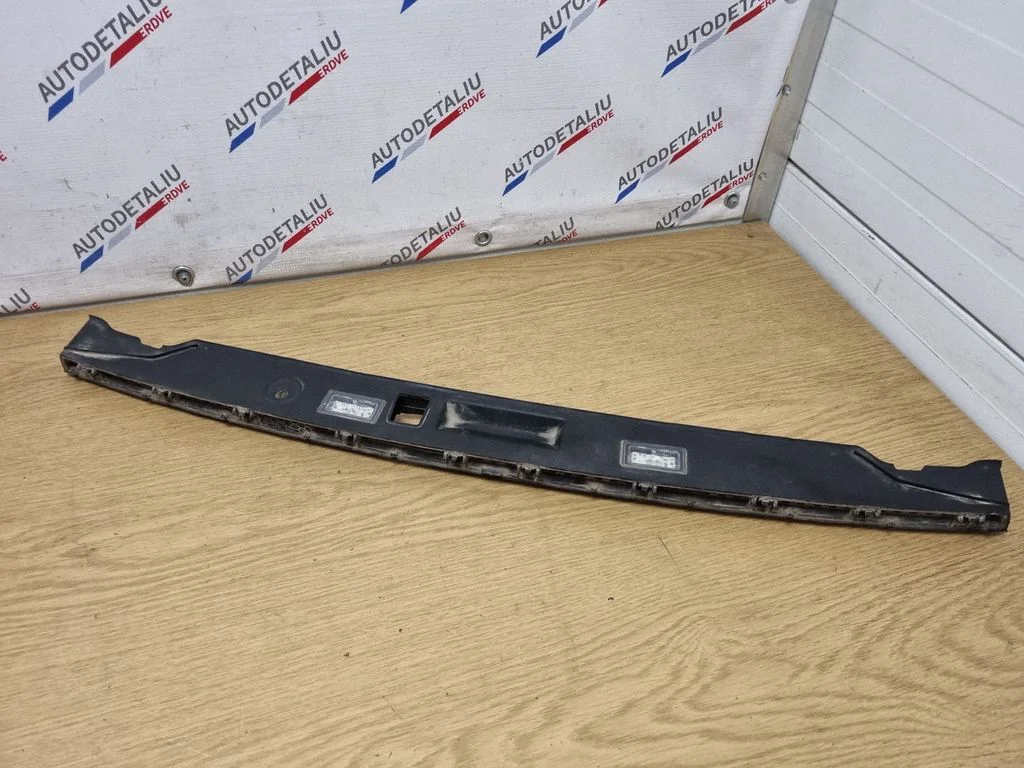 Trunk door license plate light bar 7200035