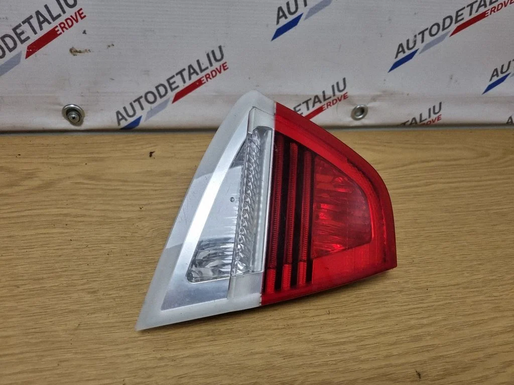 Lampa tylna w klapie – BMW Seria 3 E90 E91 (2005-2012)